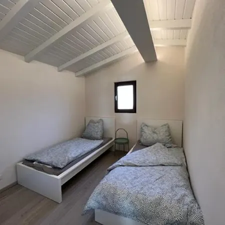 Κάμπινγκ Lakeview & *