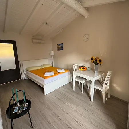 Κάμπινγκ Lakeview & *