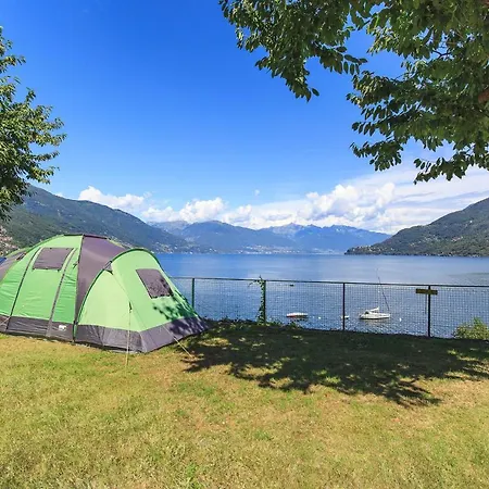 Kemping Lakeview & *